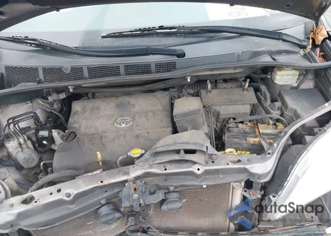 2016 Toyota Sienna Xle 8 Passenger z USA, uszkodzony, nr VIN 5TDYK3DC9GS741757